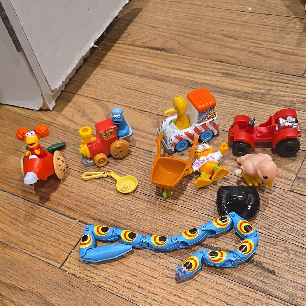 ❤️5/$25 Vintage Toy Lot Sesame Street Garfield